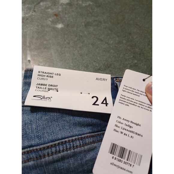 NWT Silver Jeans Co. Avery Curvy Fit High Rise Straight Leg (Indigo) sz 24x31 - Picture 3 of 4